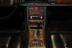 Image 14/30 of Mercedes-Benz 560 SEC (1988)