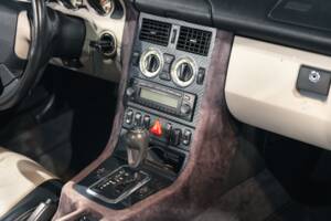 Image 27/34 of Mercedes-Benz SLK 230 Kompressor (1997)