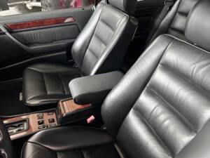 Image 11/30 de Mercedes-Benz 300 CE-24 (1993)