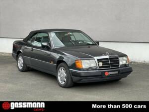Bild 3/15 von Mercedes-Benz E 320 (1993)