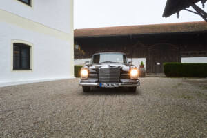 Immagine 2/38 di Mercedes-Benz 280 SE (1968)