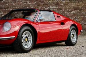 Image 34/50 of Ferrari Dino 246 GTS (1974)