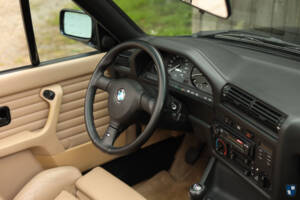 Bild 19/83 von BMW 325i (1990)
