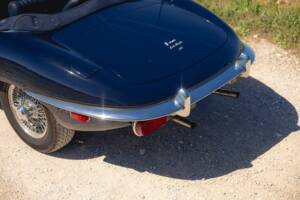 Image 33/50 de Jaguar E-Type (1969)