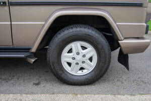 Afbeelding 26/30 van Mercedes-Benz 300 GE (SWB) (1991)