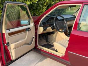Afbeelding 20/46 van Mercedes-Benz 200 E-16 (1993)
