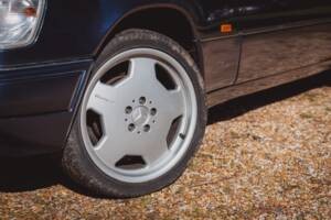 Imagen 11/41 de Mercedes-Benz E 220 (1995)