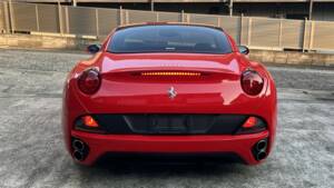 Image 4/45 of Ferrari California (2009)
