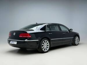 Image 21/25 of Volkswagen Phaeton 3.0 V6 TDI (2011)