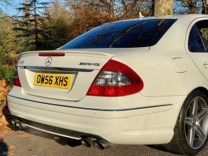 Image 29/47 of Mercedes-Benz E 63 AMG (2006)
