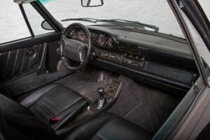 Bild 27/38 von Porsche 911 Carrera 2 (1992)