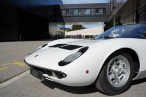 Afbeelding 24/74 van Lamborghini Miura P 400 (1968)