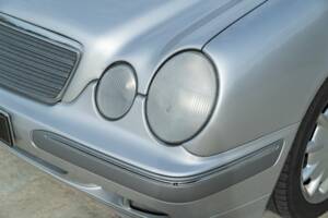 Image 22/50 of Mercedes-Benz E 430 (2000)