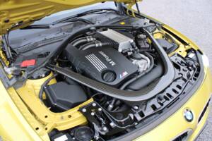 Image 77/98 of BMW M4 (2014)