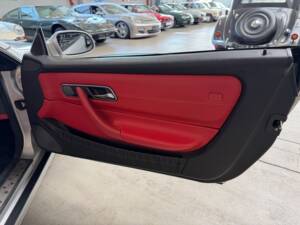 Image 25/51 of Mercedes-Benz SLK 230 Kompressor (1997)