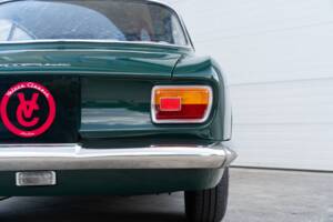 Image 26/83 of Alfa Romeo Giulia GT 1300 Junior (1968)