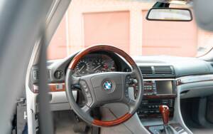 Image 45/55 of BMW 740i (1997)