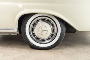 Image 16/54 of Mercedes-Benz 220 SE b (1963)