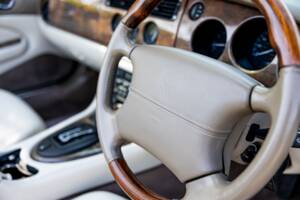Immagine 22/42 di Jaguar XK8 4.0 (2001)
