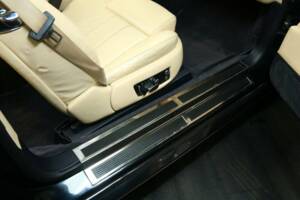 Image 30/49 de Bentley Azure (2006)