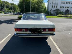 Image 5/6 of Mercedes-Benz 230 CE (1983)