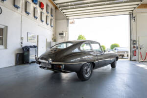 Image 6/15 de Jaguar E-Type (1969)
