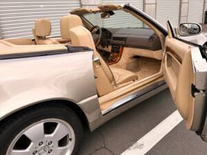 Image 6/25 of Mercedes-Benz SL 500 (1999)