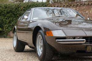Image 30/50 de Ferrari 365 GTB/4 Daytona (1974)