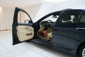 Image 7/24 of BMW 550i (2012)