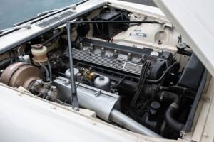 Image 32/50 of Jaguar XJ 6 4.2 (1972)