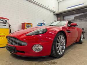 Immagine 2/18 di Aston Martin V12 Vanquish (2003)