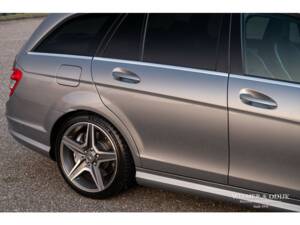 Imagen 17/40 de Mercedes-Benz C 63 AMG T (2009)