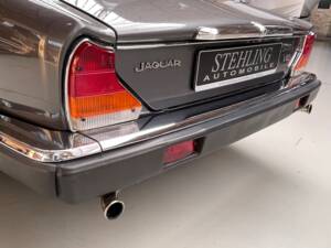 Image 8/27 of Jaguar Sovereign H.E. V12 (1984)
