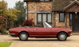 Image 2/45 of Peugeot 504 Convertible (1974)