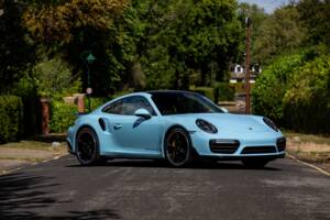 Image 42/48 of Porsche 911 Turbo S Exclusive (2017)