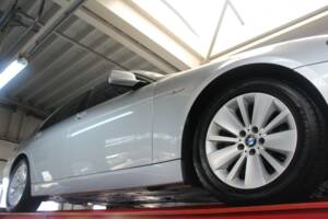 Immagine 27/50 di BMW 750i (2007)