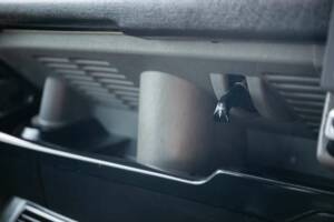 Image 24/50 of Land Rover Defender 90 "50th Anniversary" (1998)