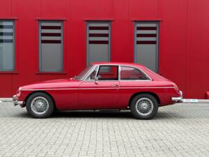 Image 3/23 of MG MGB GT (1968)