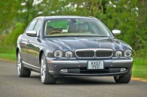 Image 3/50 of Jaguar XJ 8 4.2 (2007)