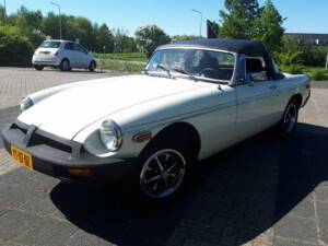 Image 8/8 of MG MGB (1979)