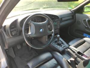 Bild 11/18 von BMW 320i (1998)