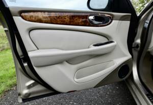 Afbeelding 30/50 van Jaguar XJ 8 4.2 (2003)