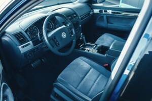 Image 10/15 of Volkswagen Touareg W12 (2007)