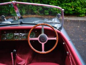 Image 23/33 of Jaguar XK 120 OTS (1951)