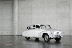 Image 27/50 of Tatra T 87 (1949)