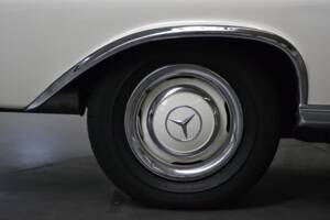Image 53/61 de Mercedes-Benz 250 SE (1966)