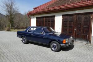 Bild 56/57 von Mercedes-Benz 230 CE (1980)