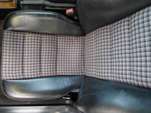 Image 44/49 of Mercedes-Benz 190 E 2.3-16 (1984)