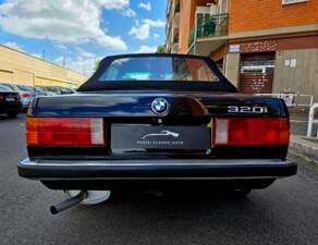 Bild 6/31 von BMW 320i (1988)