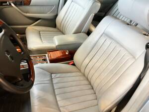 Image 12/64 of Mercedes-Benz 280 SE (1983)